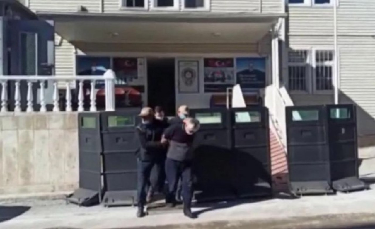 FETÖ firarisi evdeki gizli bölmede yakalandı