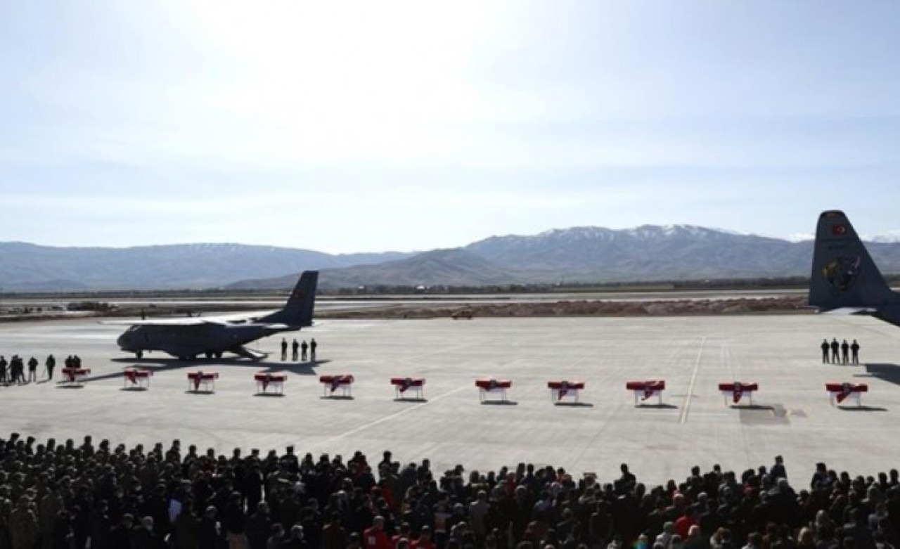 Her birinin hikayesi yarım kaldı! Bitlis'te şehit olan askerlerimiz için 8. Kolordu Komutanlığı'nda tören