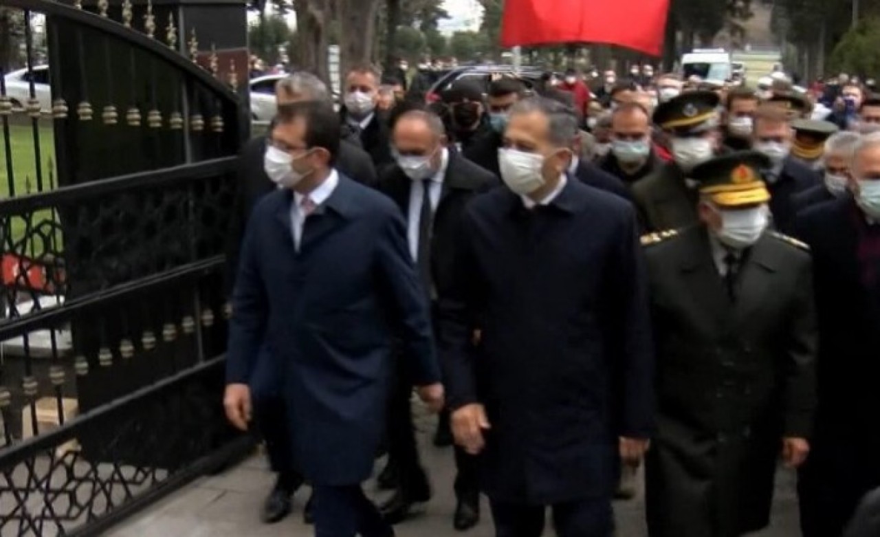 İmamoğlu’na şehitlikte soğuk duş: Burası Pervin Buldan ile beraber çiçek ektiğin hatıra ormanı değil başkan