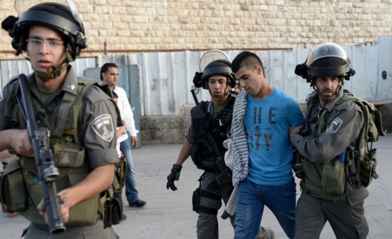 İsrail,  12 Filistinliyi gözaltına aldı: Çocuklar da var