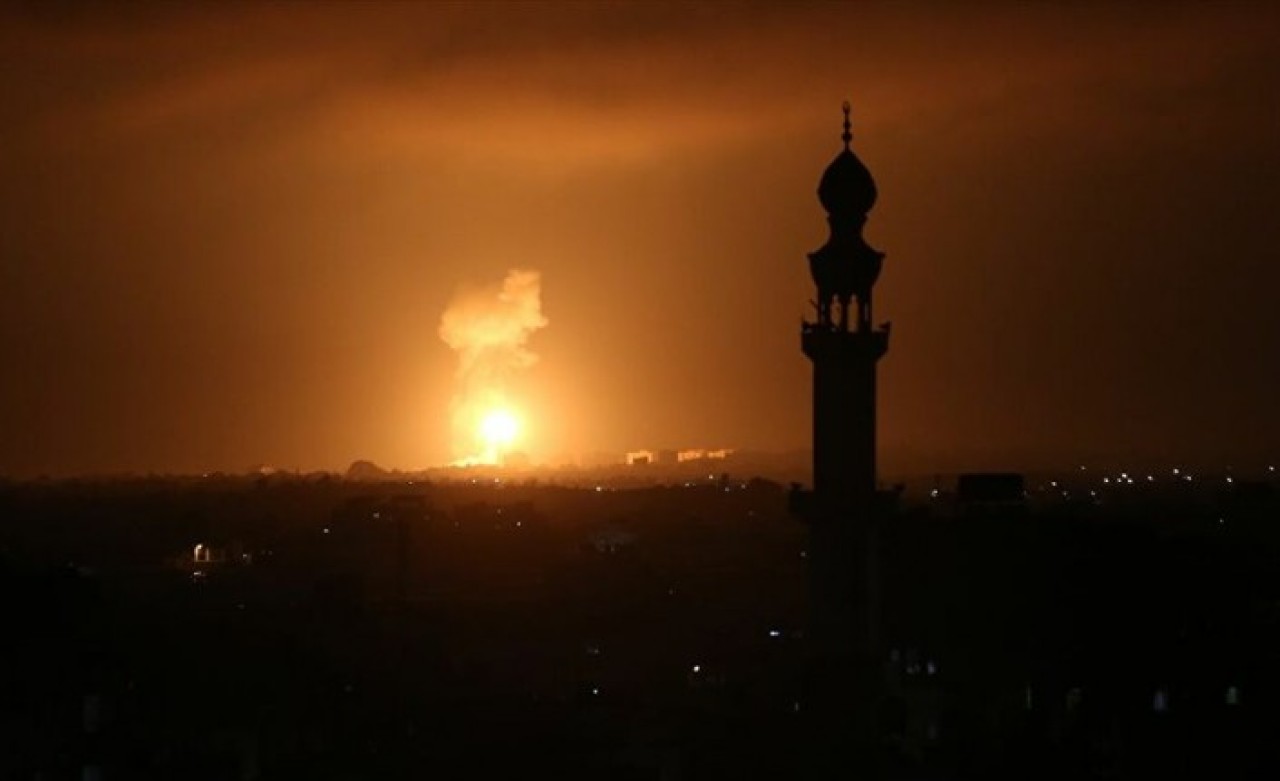 İsrail savaş uçaklarıyla Gazze'yi vurdu