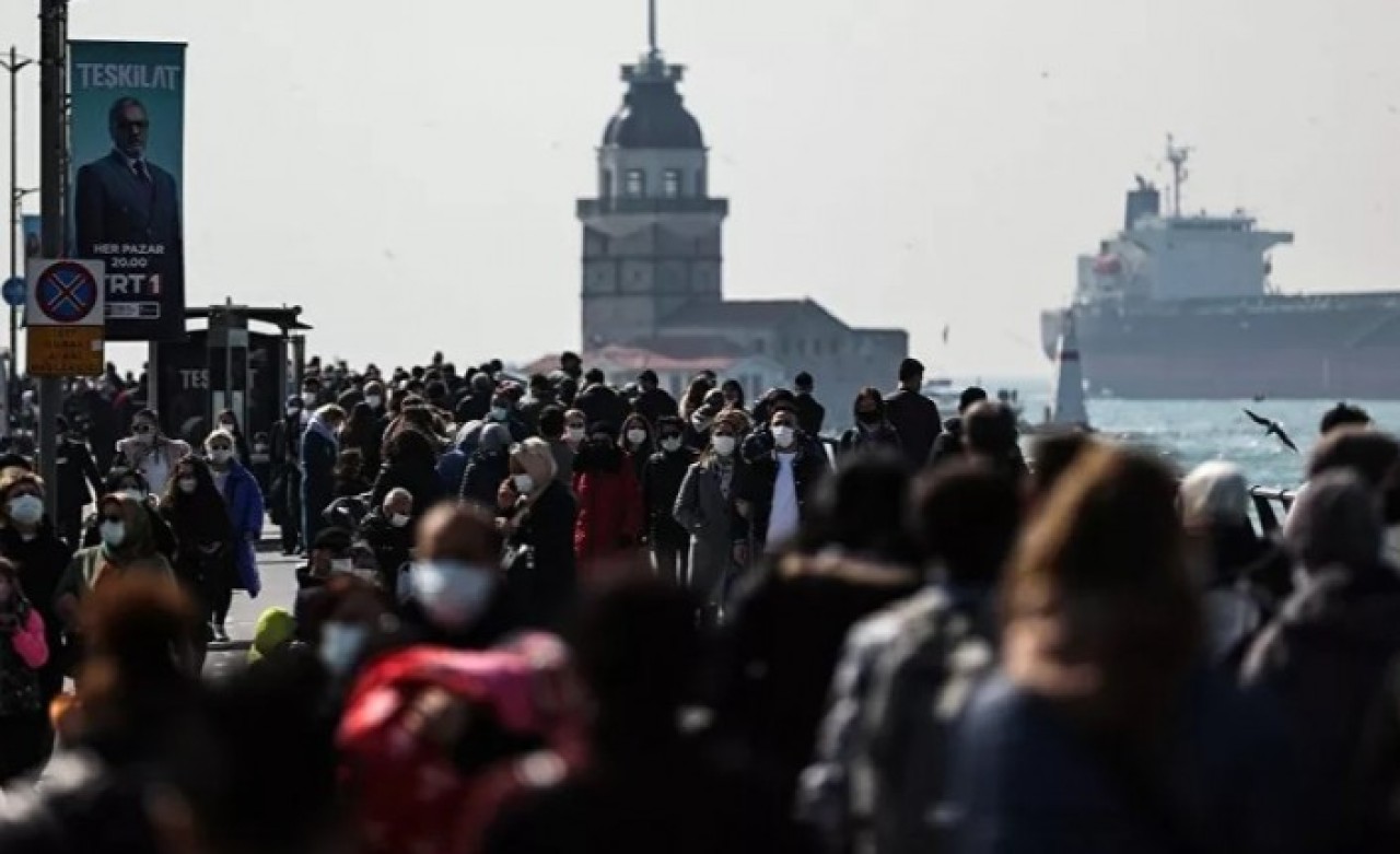 İstanbul'da koronavirüsle dans: Tehlikeli oyun!