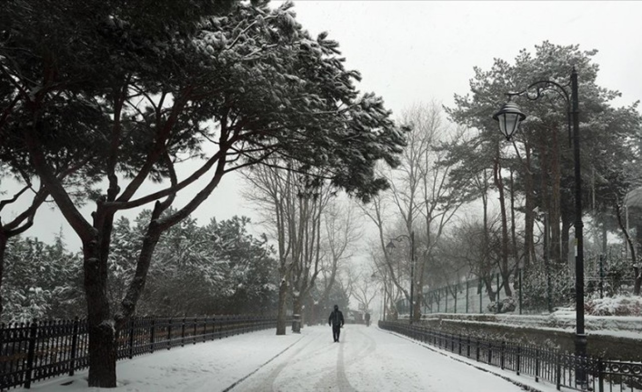 İstanbul'da bazı bölgelerde kar yağışı etkili oluyor