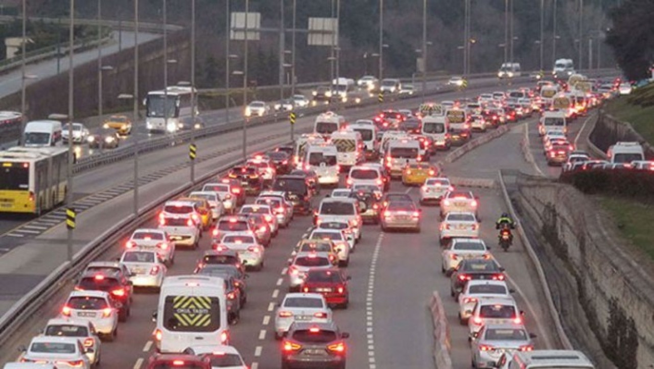 İstanbul'da yasak bitti,  trafik tıkandı!