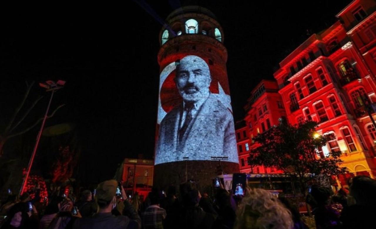 İstiklal Marşı'na ve Mehmet Akif Ersoy'a yakışır bir anma