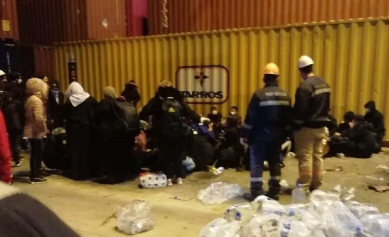 'İtalya'ya gidiyoruz' diye konteynere bindiler,  6 gün sonra boğulmak üzereyken İzmir'de indiler!