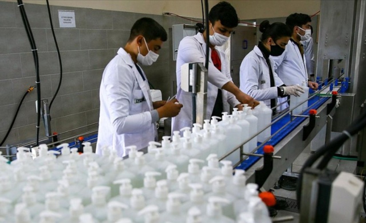 İzmir'deki meslek lisesi ürettiği dezenfektanlarla ihracata başladı
