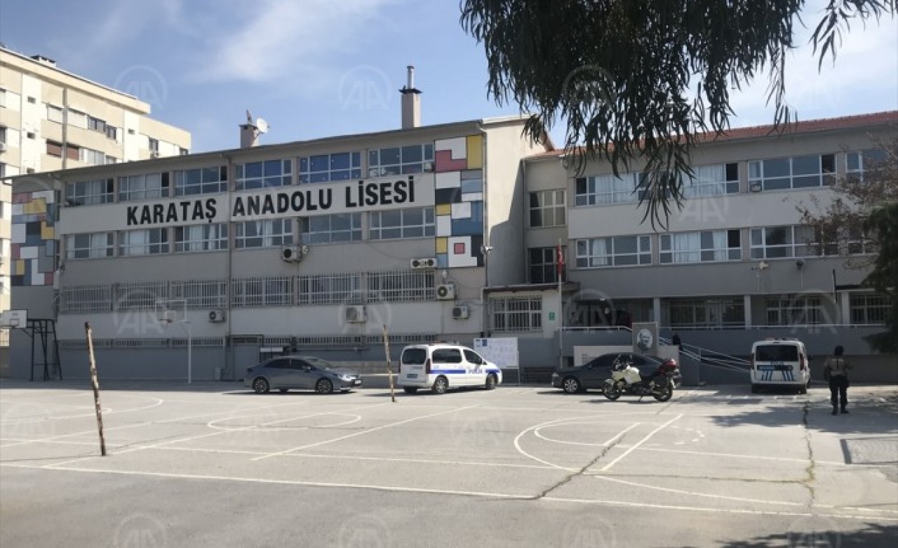 İzmir'de okulda kalp krizi geçirdi: Öğretmen Özgür İken öldü