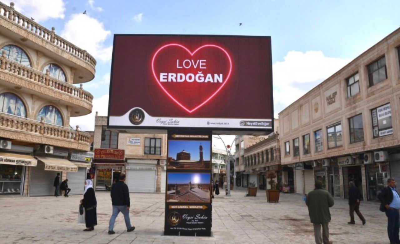 Mardin'de 5 dilde "Seni seviyorum Erdoğan"