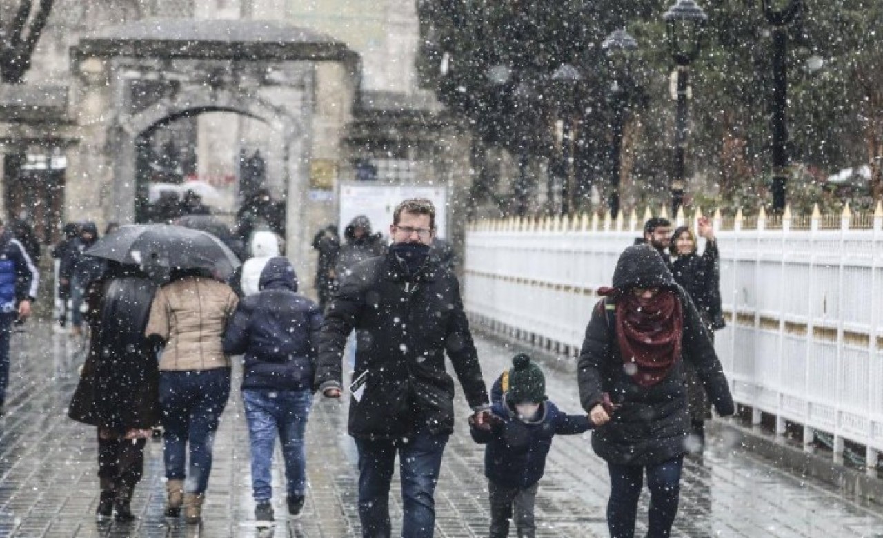 Meteoroloji gününü de bildirdi: İstanbul'a mart karı yağacak!