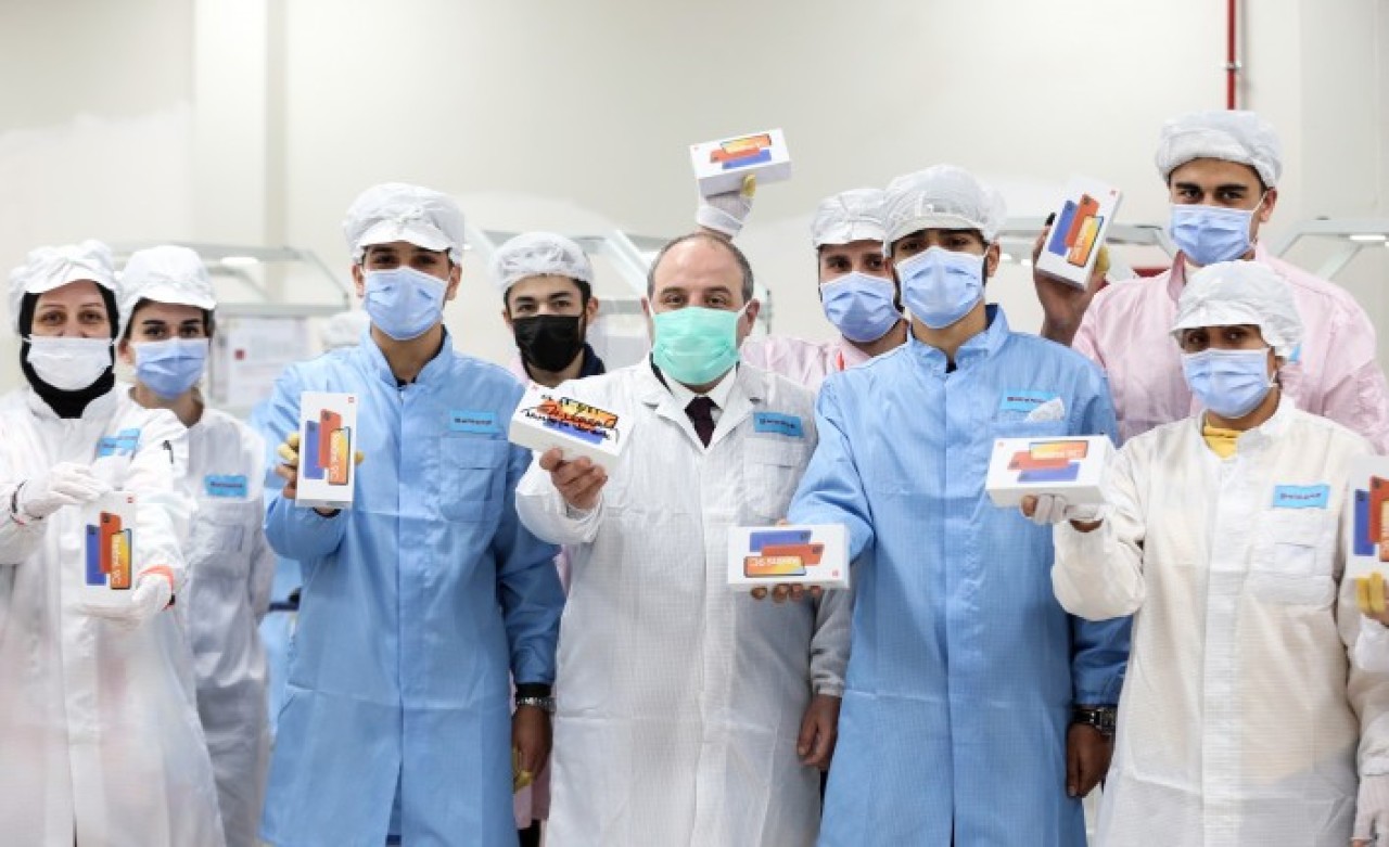 Mustafa Varank müjdeyi verdi: Xiaomi'nin fabrikasında 2 bin kişi istihdam edilecek