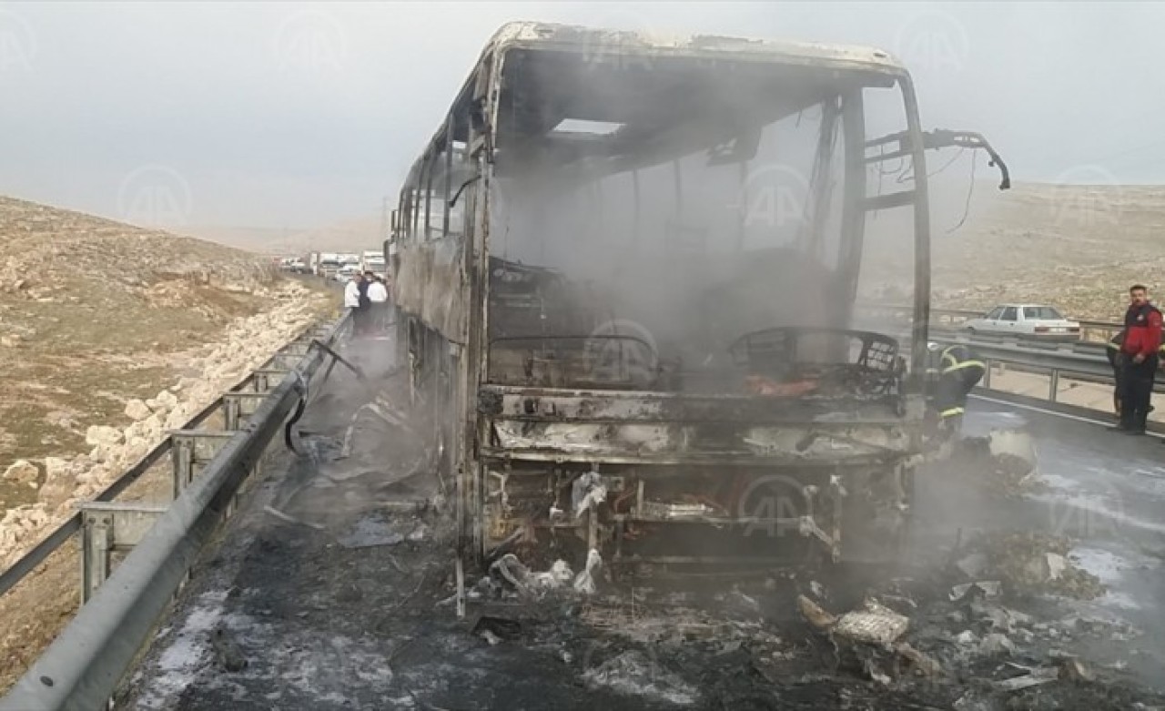 Otobüs yandı: Şoförün dikkati 32 yolcuyu kurtardı