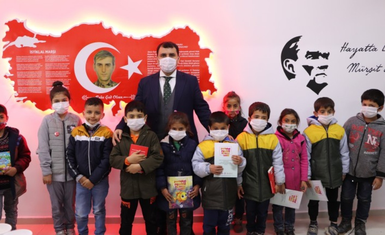 Şehit polis Muhammed Demir'in adı okul kütüphanesinde yaşatılıyor