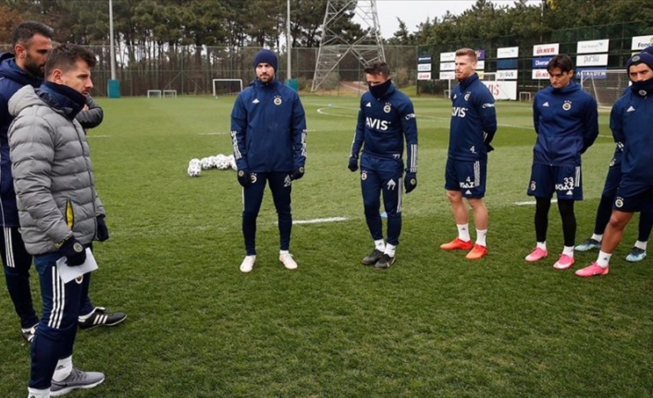 Takımın başında ilk antrenmana çıktı: Emre Belözoğlu futbolculardan bakın ne istedi?