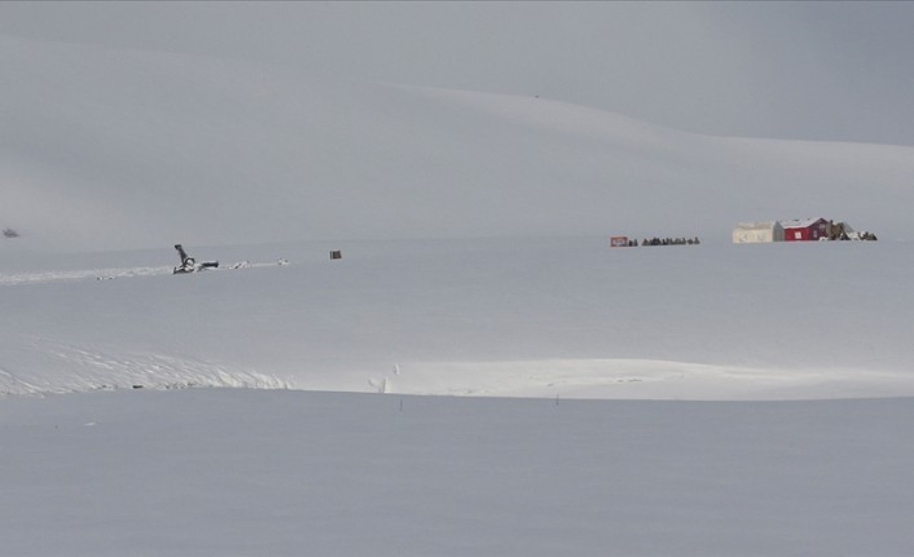 Tatvan'da düşen askeri helikopterin enkazındaki incelemeler sürüyor