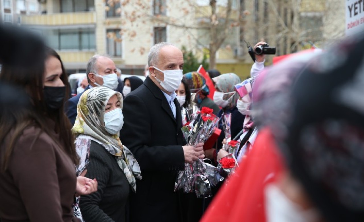 Türk-İş’ten Diyarbakır annelerine 8 Mart Dünya Kadınlar Günü ziyareti