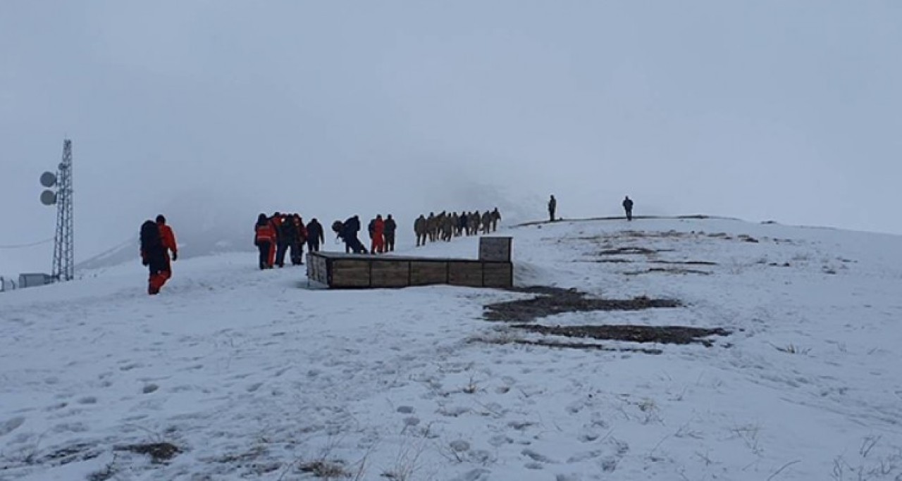 Türkiye şehitlerine ağlıyor