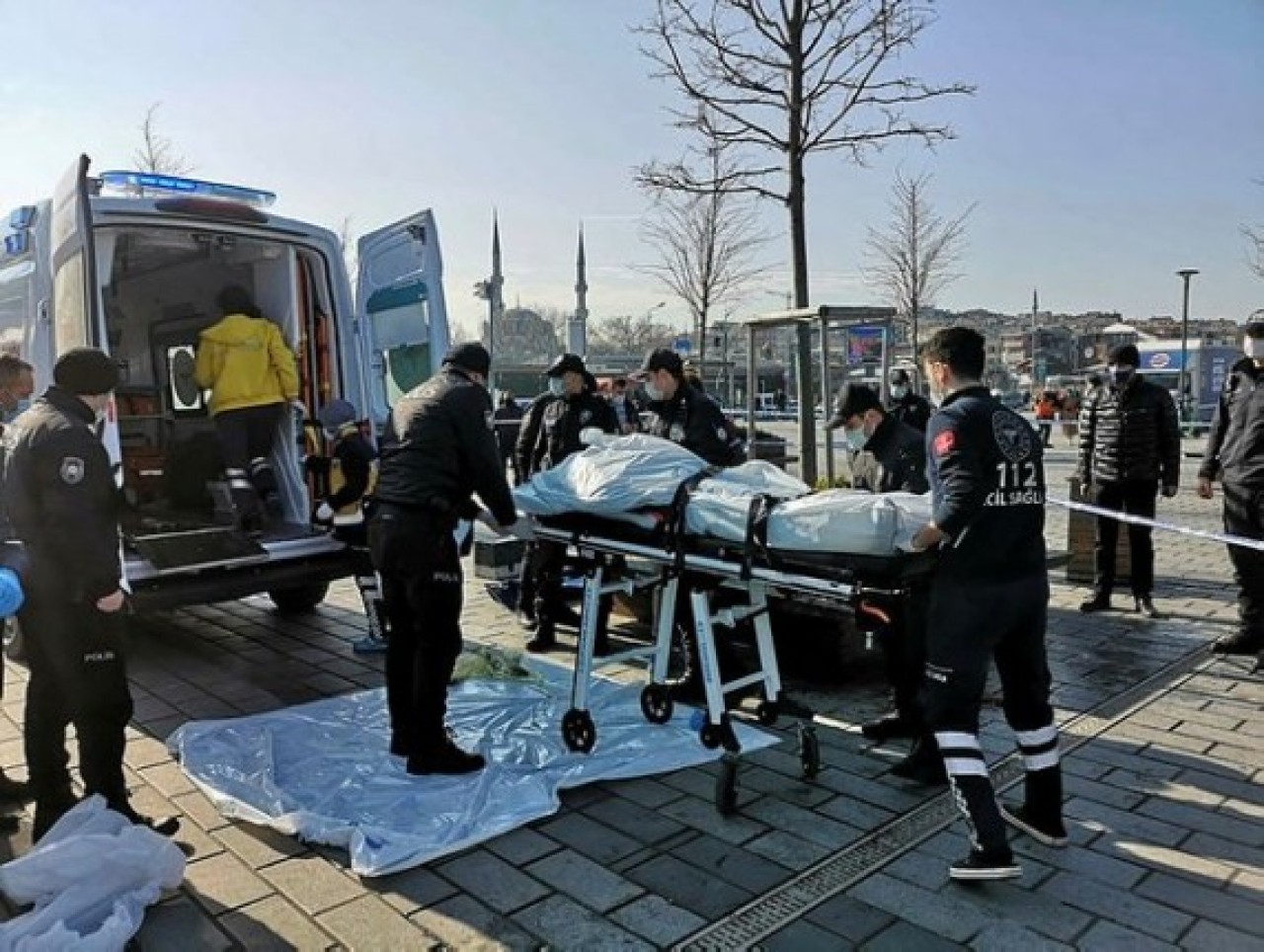 Üsküdar'da bankta otururken intihar etti: Elmas Erdal Özakıncı öldü