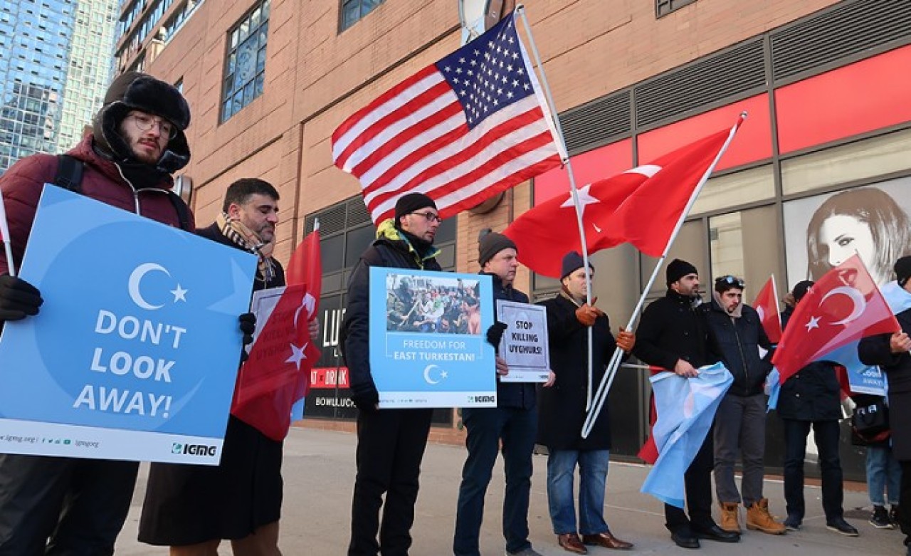 Uygur Türkleri için dünya ayakta:  İngiltere'den Çin'e yaptırım kararı,  New York'ta protesto