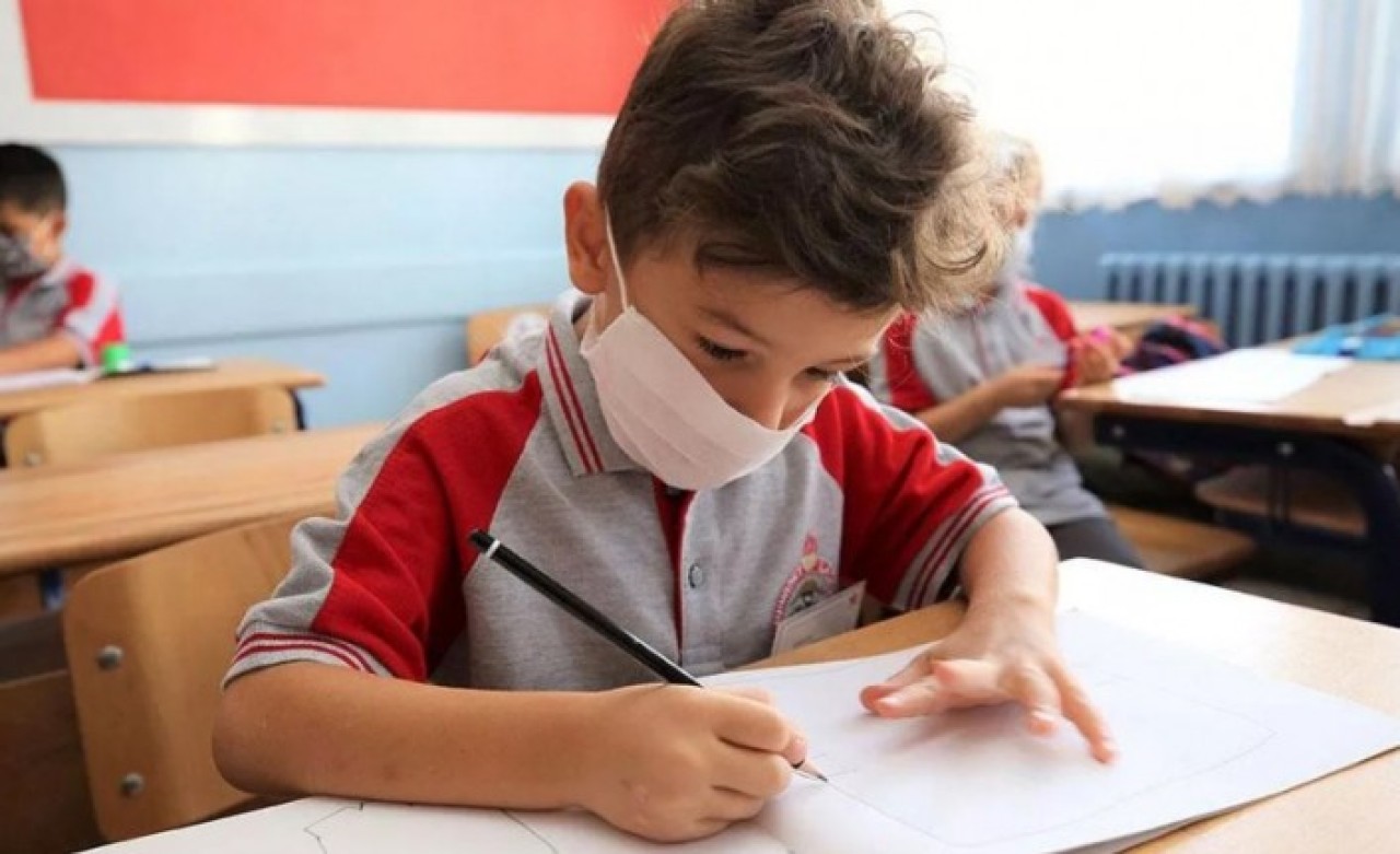 Vakaların arttığı 5 ildeki bazı okullarda yüz yüze eğitime ara