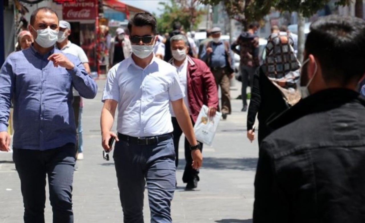 Vali uyardı: Çok sık bir araya geliyorlar!