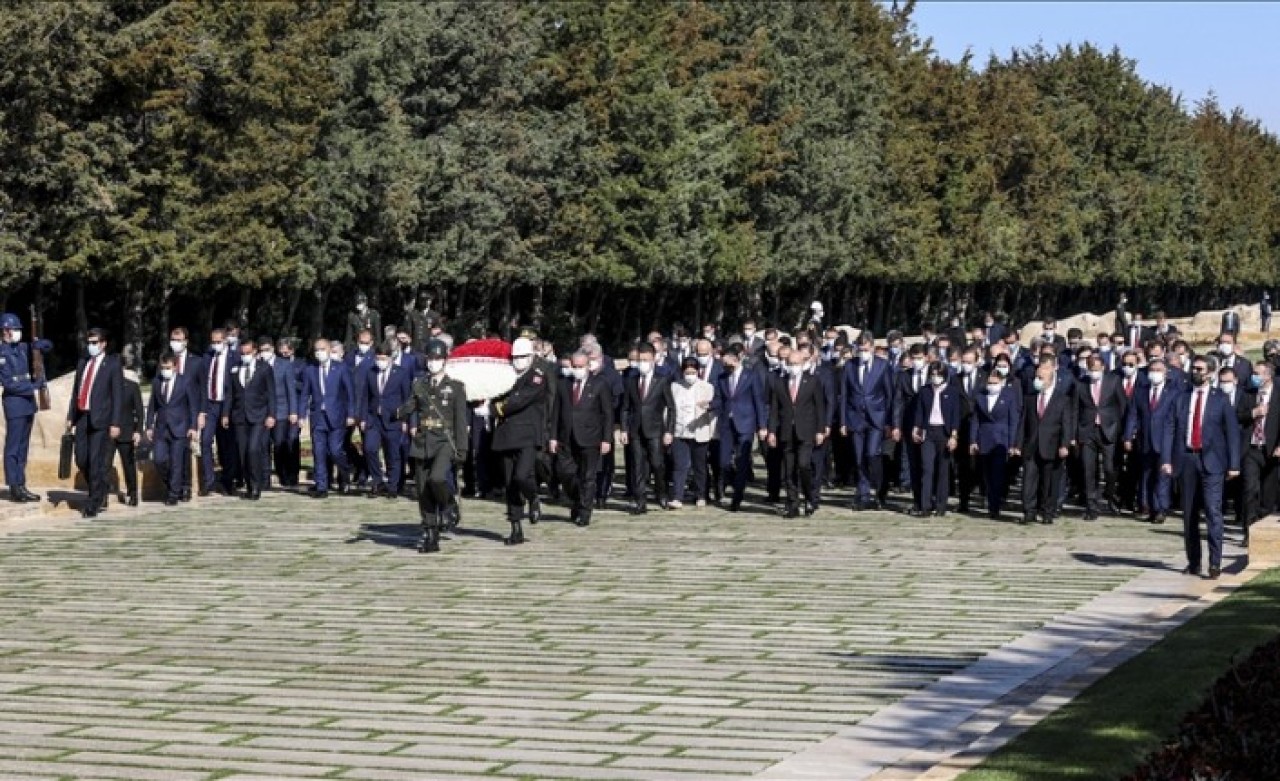 23 Nisan'da Ata'nın huzurunda: Gayretlerimiz,  engel tanımayan bir ısrar ve inançla sürecektir