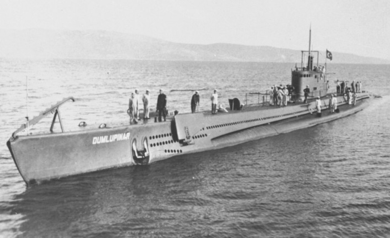 81 bahriyelinin şehit olduğu Dumlupınar Denizaltısı kazasının üzerinden 68 yıl geçti: "Sağ olun,  vatan sağ olsun"