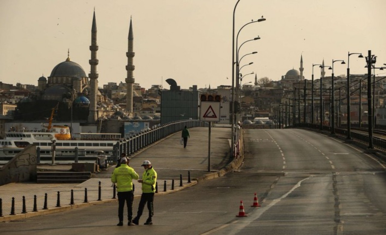 82 saatlik sokağa çıkma yasağı başladı!