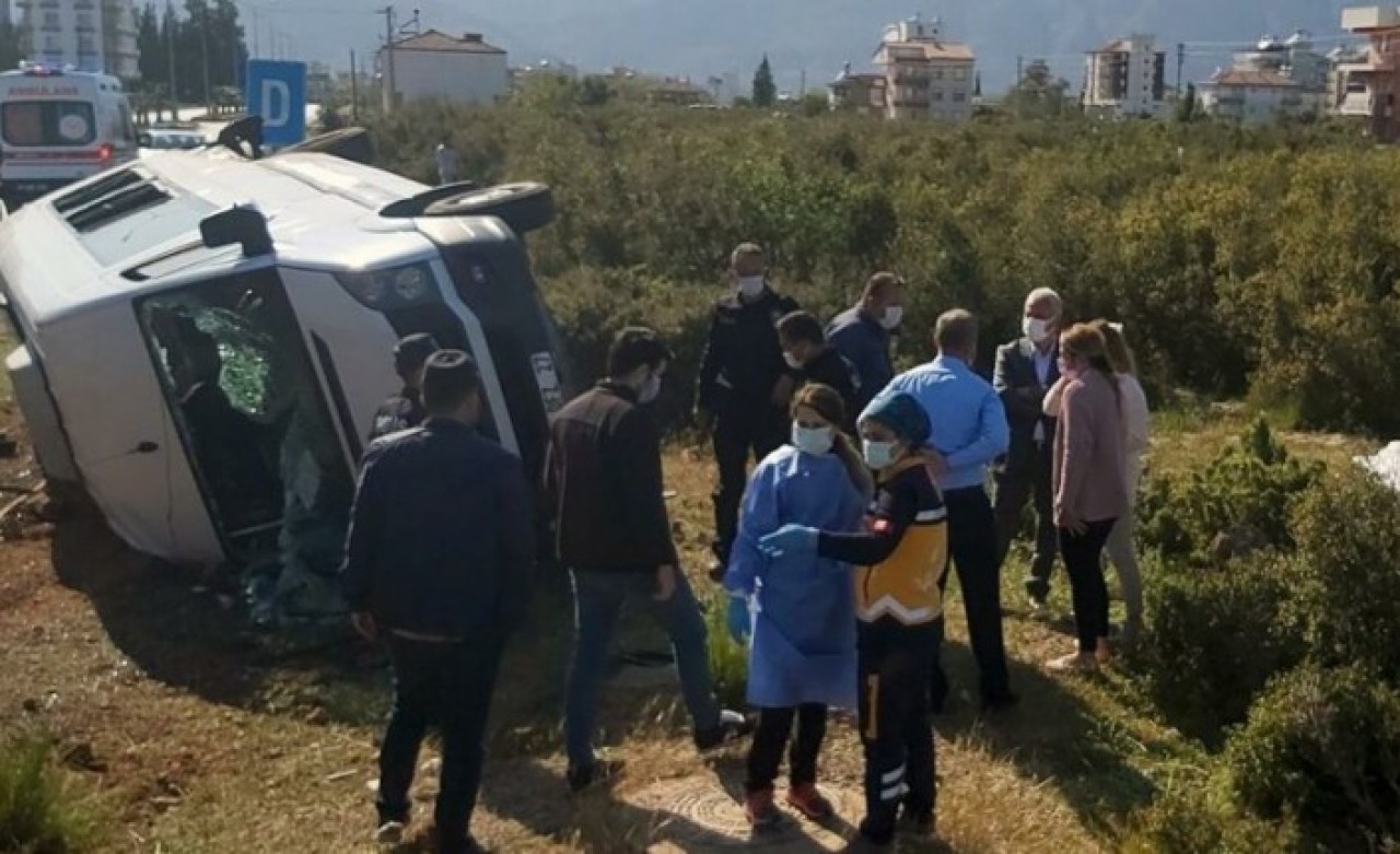 Antalya'da feci kaza: Yakup Calkurt öldü,  8 kişi yaralandı