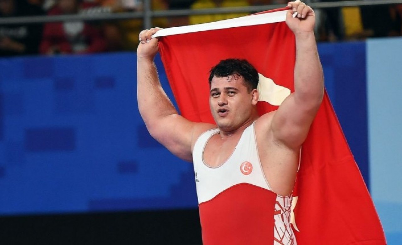Avrupa Güreş Şampiyonası'nda göğsümüzü kabartan Rıza Kayaalp'e havaalanında büyük ayıp!