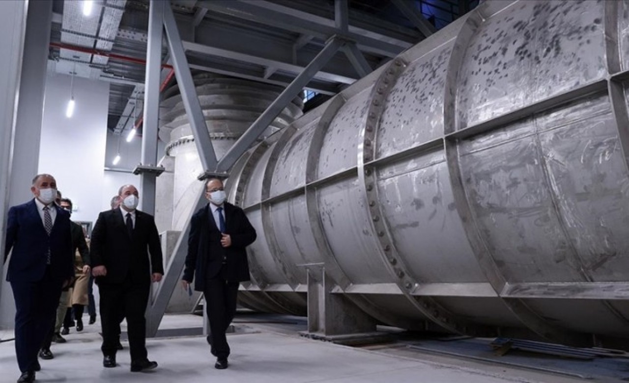 Bakan Varank,  savunma sanayisine güç katacak İTÜ Kavitasyon Tüneli'ni inceledi
