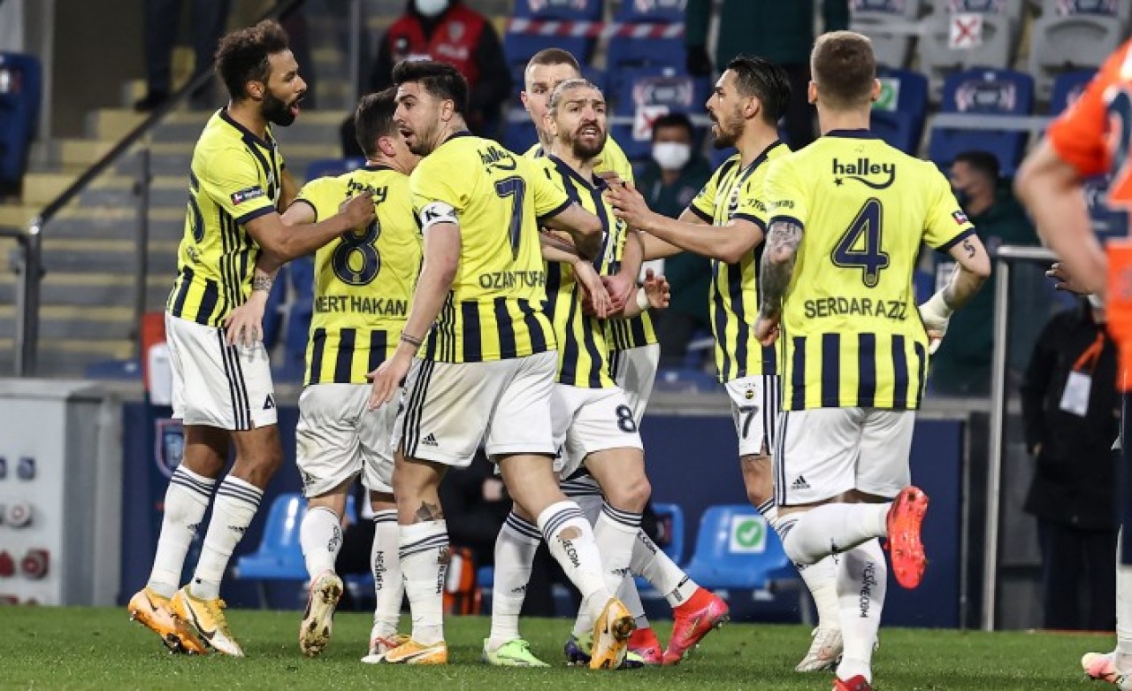 Başakşehir-Fenerbahçe: 3 gol,  penaltı,  kırmızı kart! Zirveye bir adım daha  