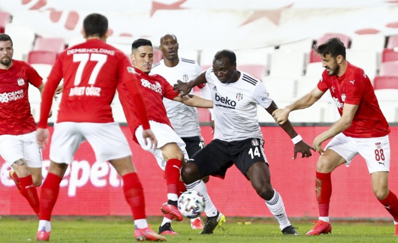 Beşiktaş bir yara da Sivas'ta aldı: Çifte kayıp!