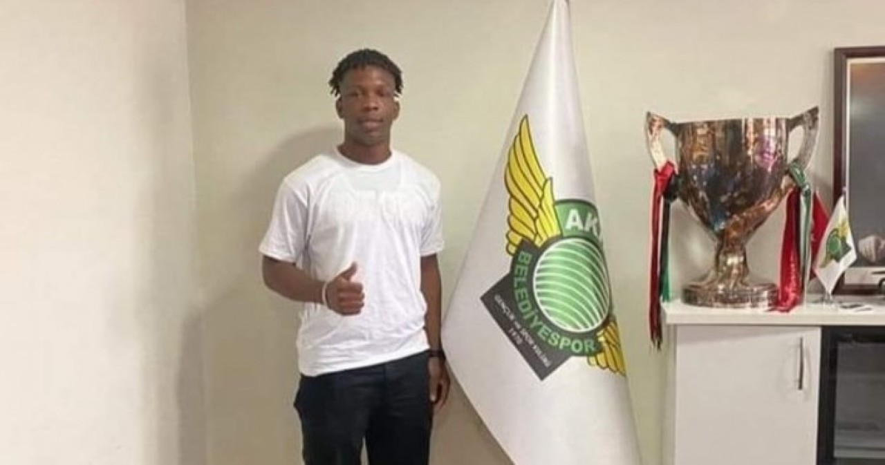 Böyle skandal görülmedi: Transfer ettikleri futbolcunun futbolcu olmadığı ortaya çıktı!