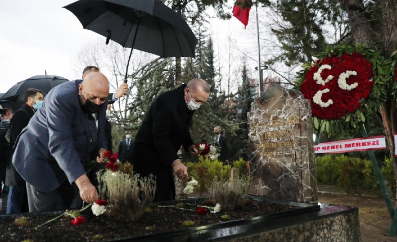 Cumhurbaşkanı Erdoğan'dan,  Alparslan Türkeş'in anıt mezarına ziyaret