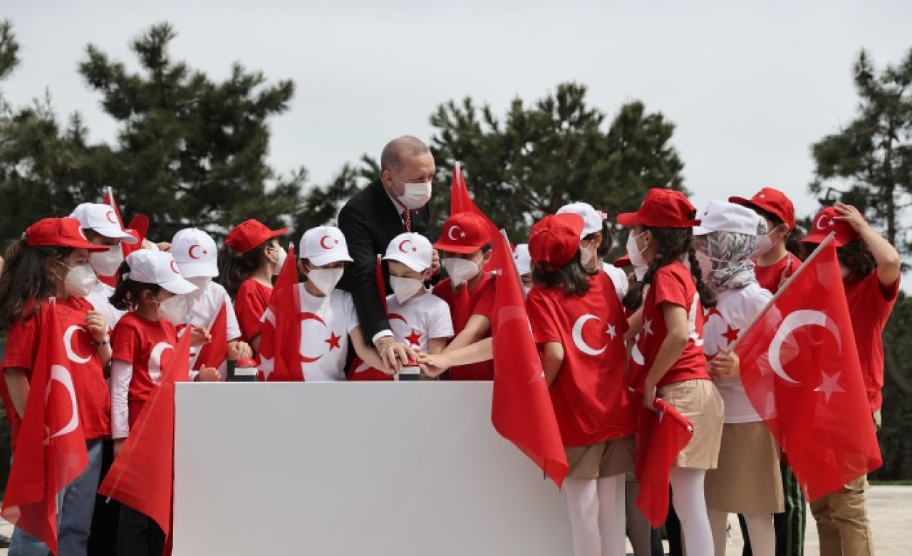 Cumhurbaşkanı Erdoğan: Gençler,  2053'ün Türkiye'sini siz inşa edeceksiniz siz kuracaksınız