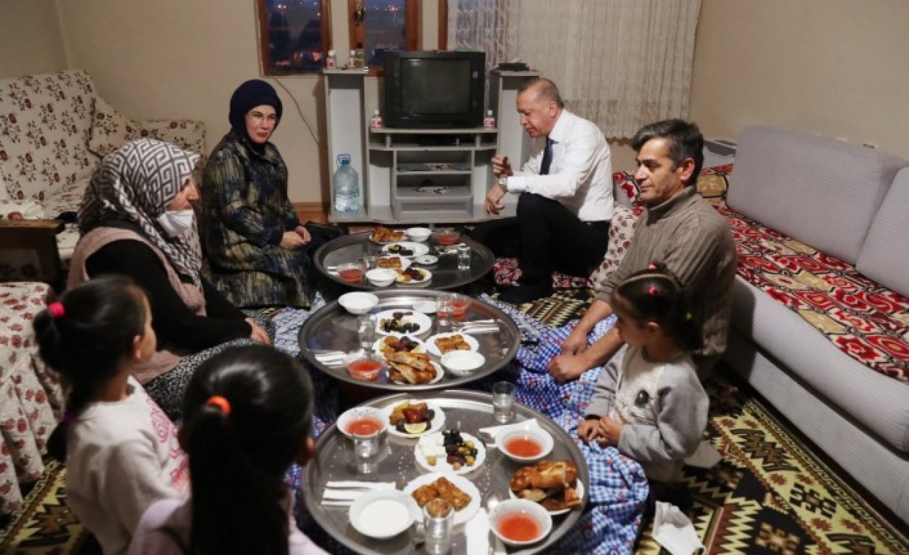 Cumhurbaşkanı Erdoğan,  ikinci iftarını bakın nerede yaptı?