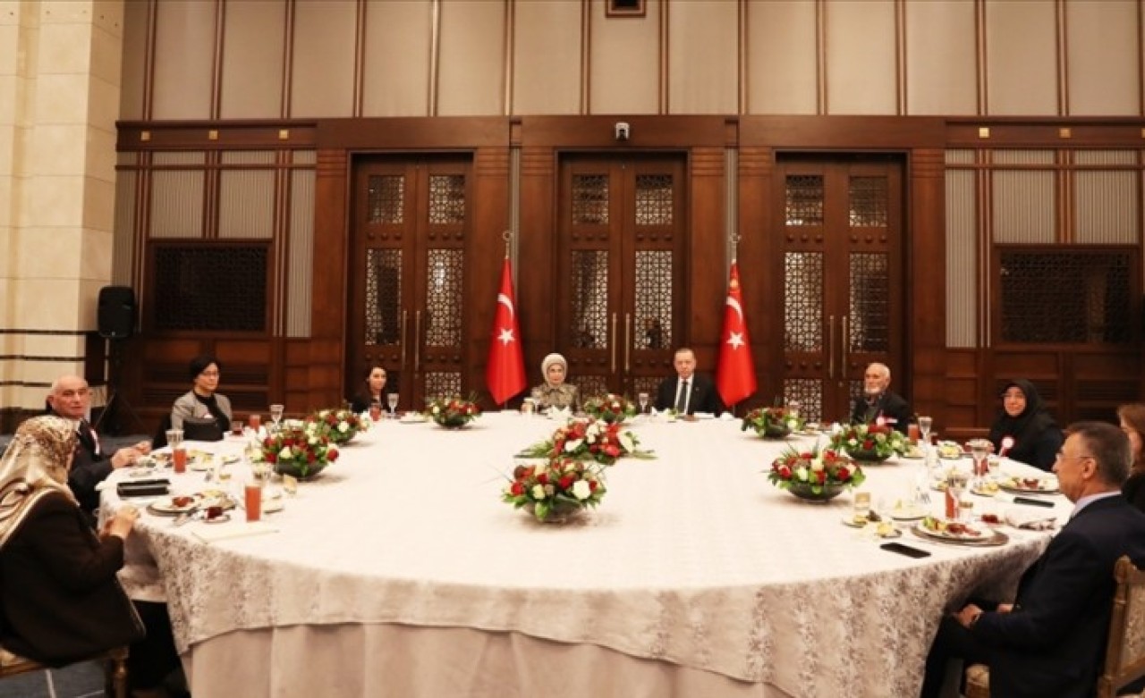 Cumhurbaşkanı Erdoğan,  ilk iftarını bakın kimlerle yaptı?