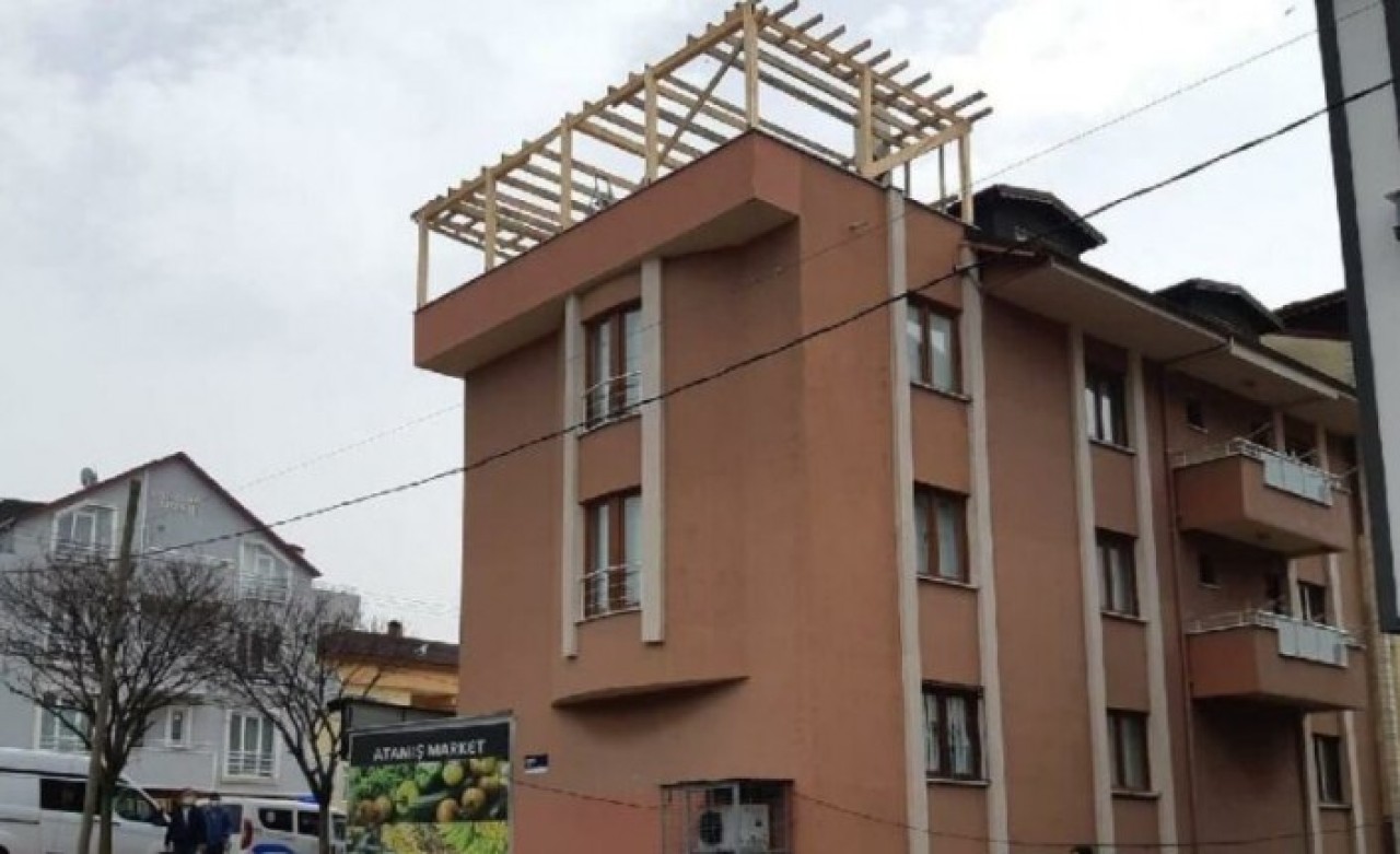 Derince'de çatıdan düştü: Ömürhan Türkoğlu öldü