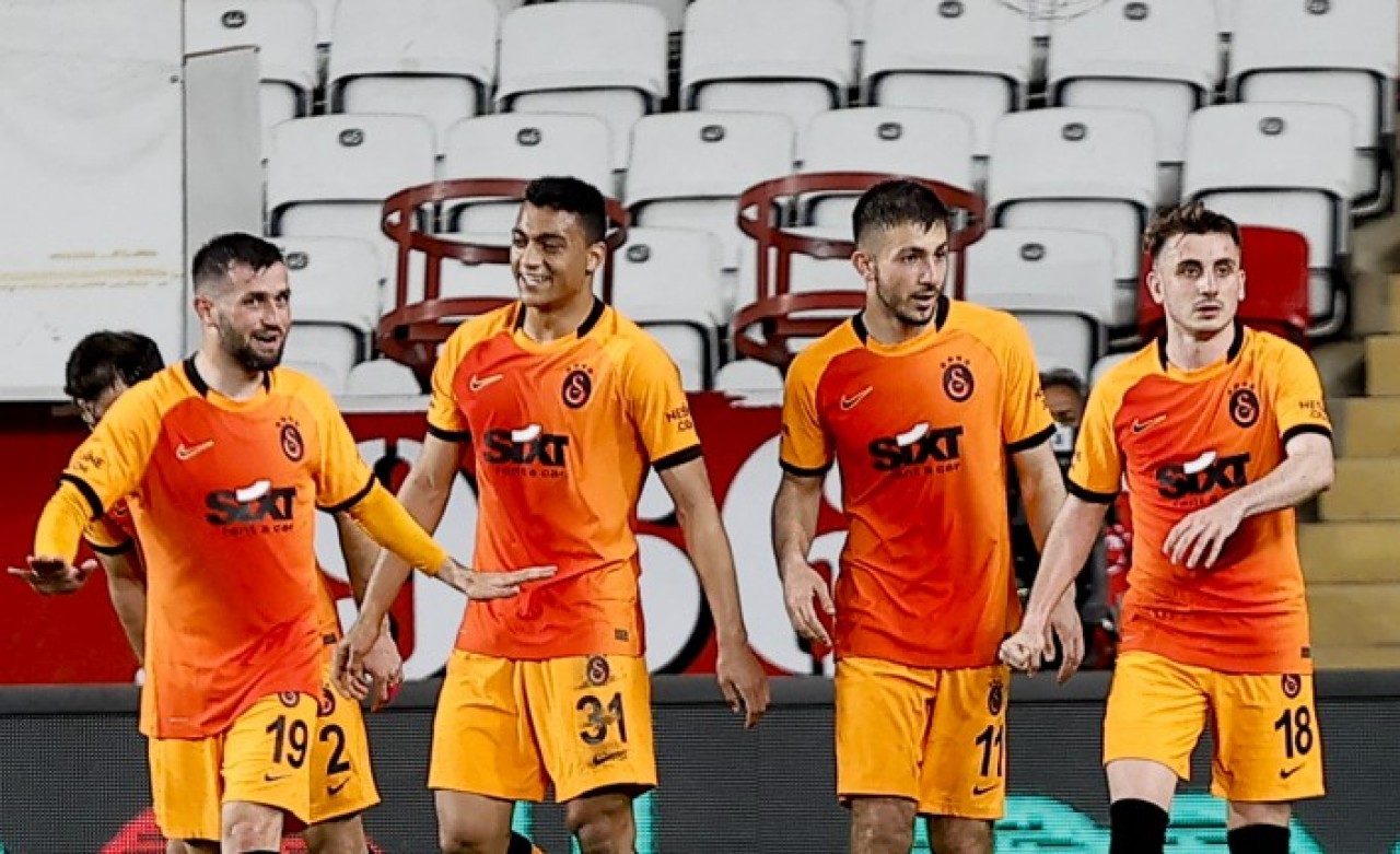 Direk,  Boffin'in kurtarışları,  kırmızı kart derken Antalya'da Galatasaray'ın imdadına Mohamed yetişti!