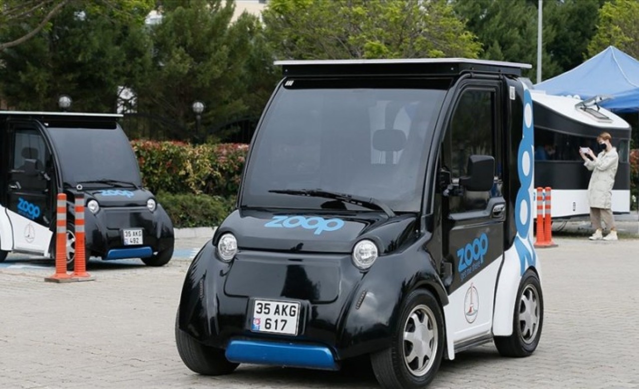 Elektrikli mini araç 'paylaşımlı' olarak İzmir'de yollara çıktı