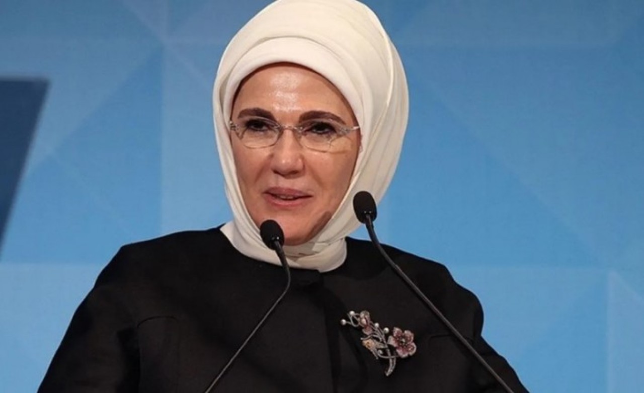 Emine Erdoğan'ın jestine dünyanın dört bir yanından mesaj