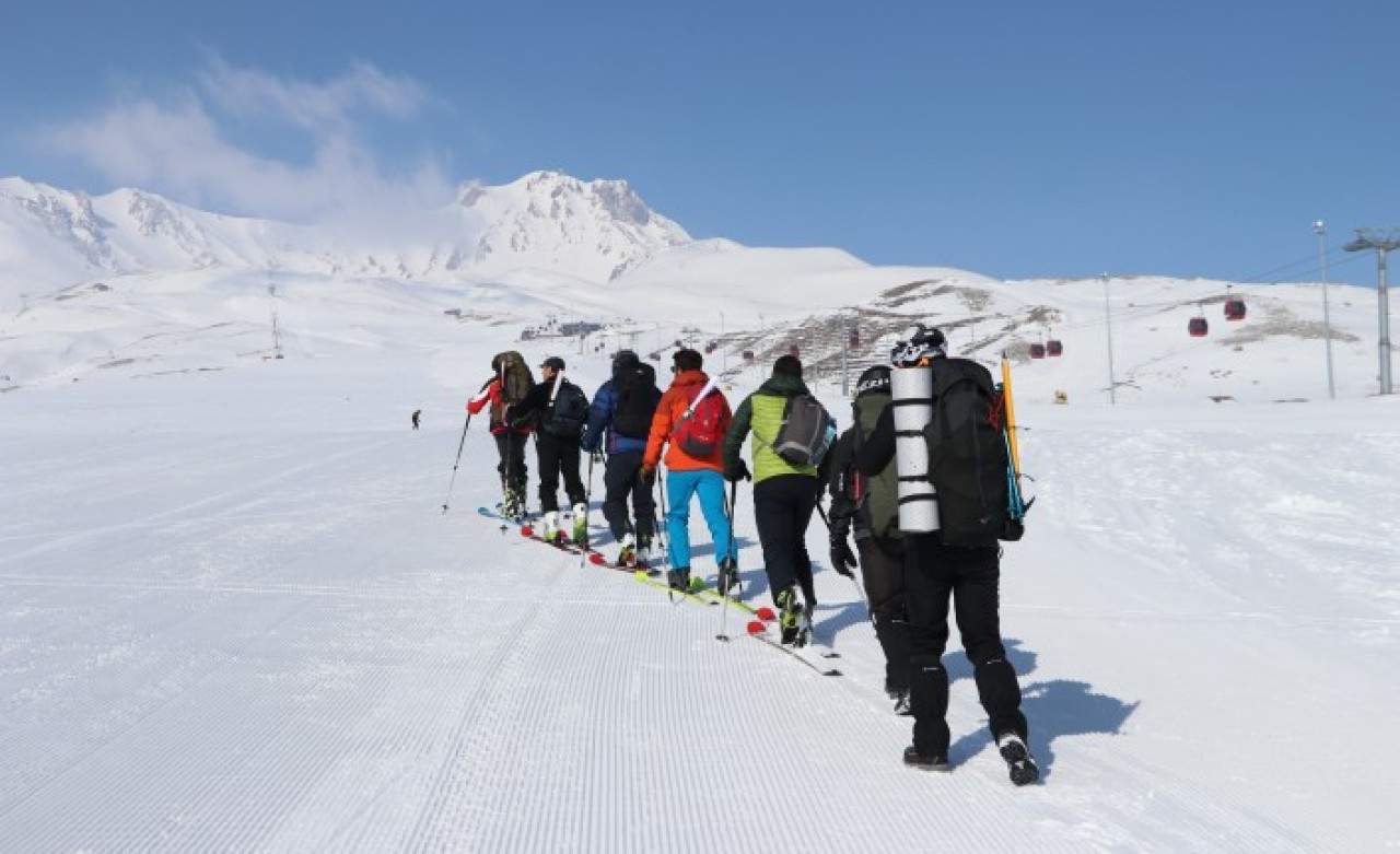 Erciyes'te Geleneksel Dağ Kayağı ve Zirve Tırmanışı yapıldı