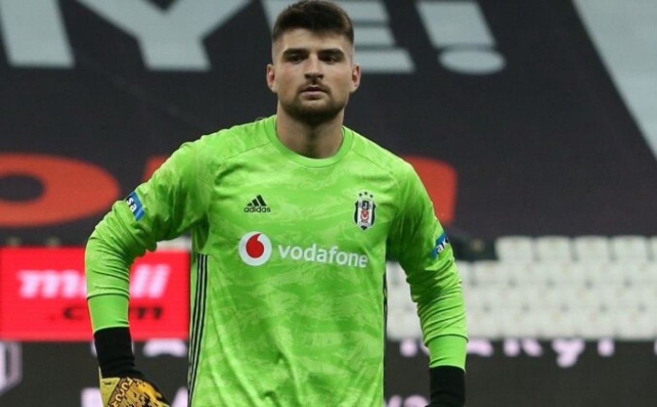 Erzurum'da Beşiktaş kalecisi Ersin Destanoğlu'ndan inanılmaz hata