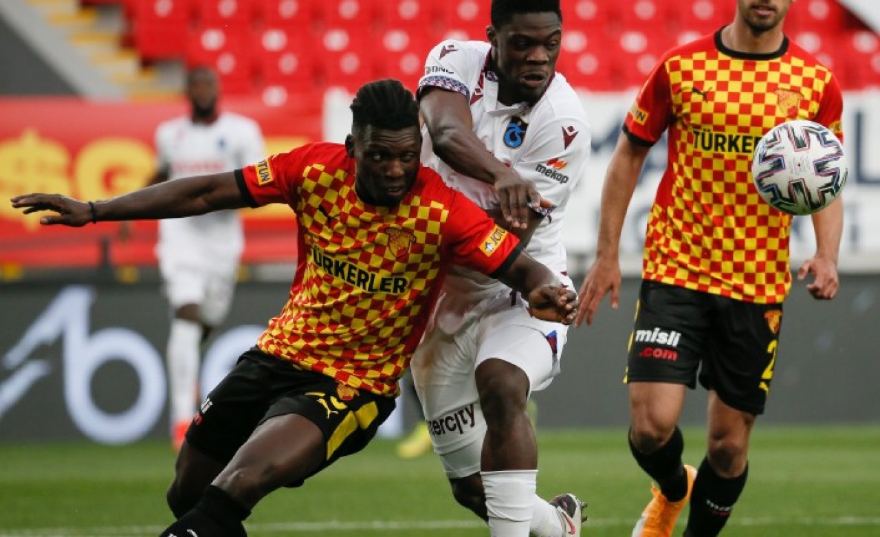Göztepe-Trabzonspor: Kıran kırana maçta 2 gol,  2 kırmızı kart