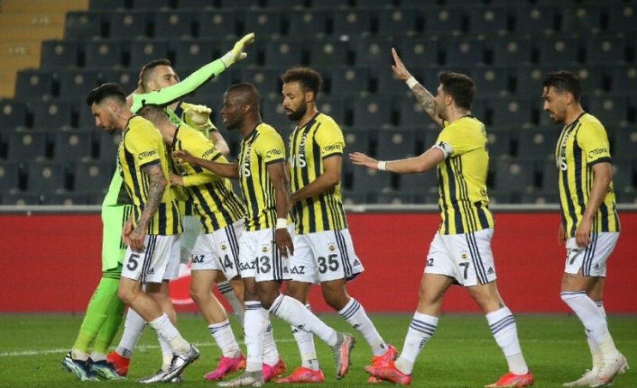 Harun'a rağmen Fenerbahçe: Kasımpaşa'yı yendi,  yarışa 'devam' dedi