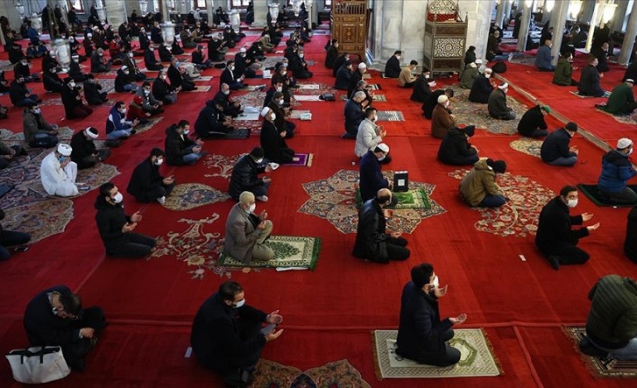 İçişleri Bakanlığı'ndan gece yarısı cuma namazı açıklaması