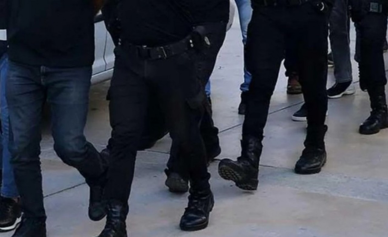 Kendilerini MİT ve Emniyet görevlisi gibi tanıtan dolandırıcılar yakayı ele verdi