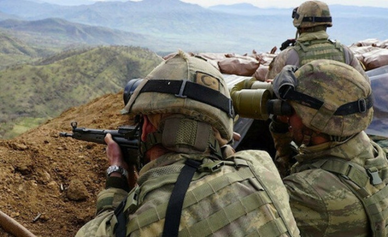 Komandolarımız sınırı geçti: Metina'ya kara operasyonu