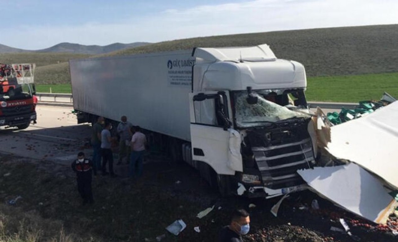 Kütahya'da TIR'lar çarpıştı: Niyazi Gümüş ve Mustafa İsot öldü